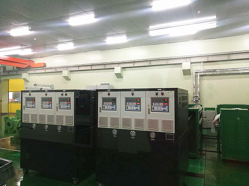 熱油加熱油爐具有結(jié)構(gòu)緊湊、體積小、重量輕、安裝操作簡便、加熱升溫快且無環(huán)境污染等優(yōu)點。